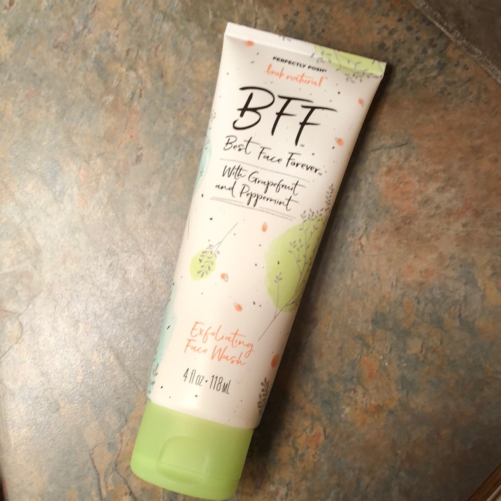 Perfectly Posh Best Face Forever Exfoliating Wash